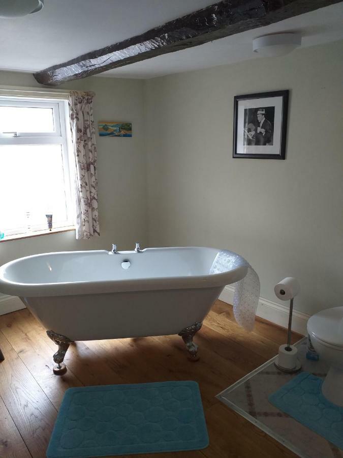 Watsons Ale House Bed & Breakfast Knighton  Eksteriør bilde